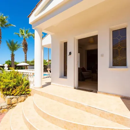 Queens Paradise 1 Villa *