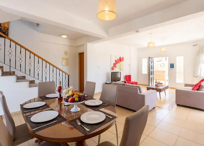 Queens Paradise 1 Pegeia