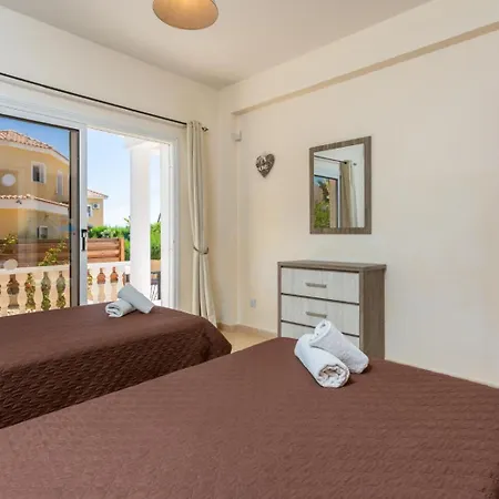 Villa Queens Paradise 1 *