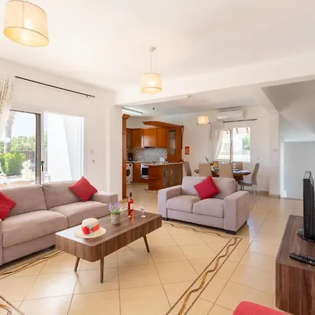 Villa Queens Paradise 1 *