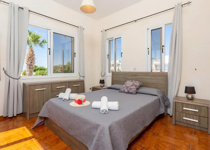 Queens Paradise 1 Peyia