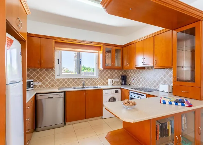 Vila Queens Paradise 1 *