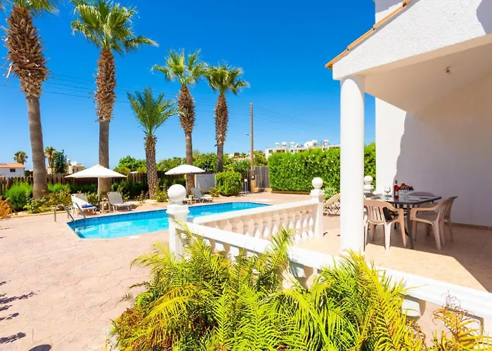 Queens Paradise 1 Pegeia